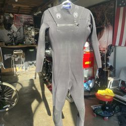 Matuse Dante wetsuits 