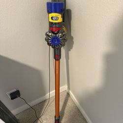 Dyson v8
