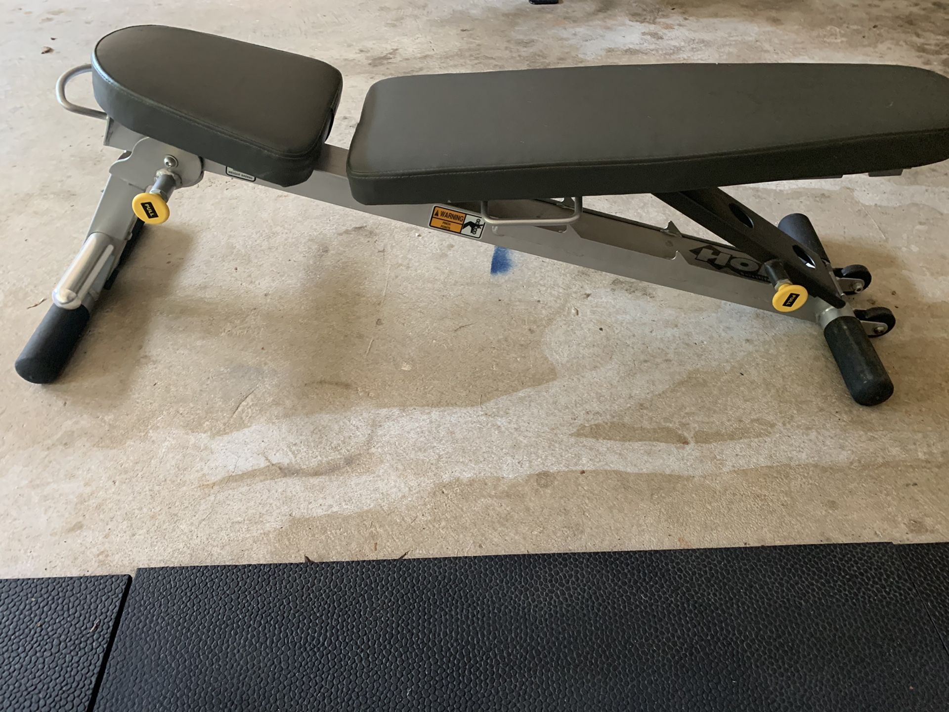 Hoist adjustable bench for lifting