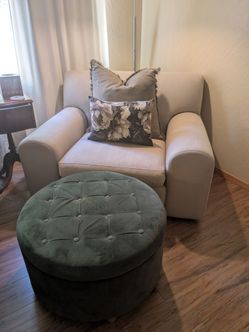 Oversize Swivel Chair & Ottoman