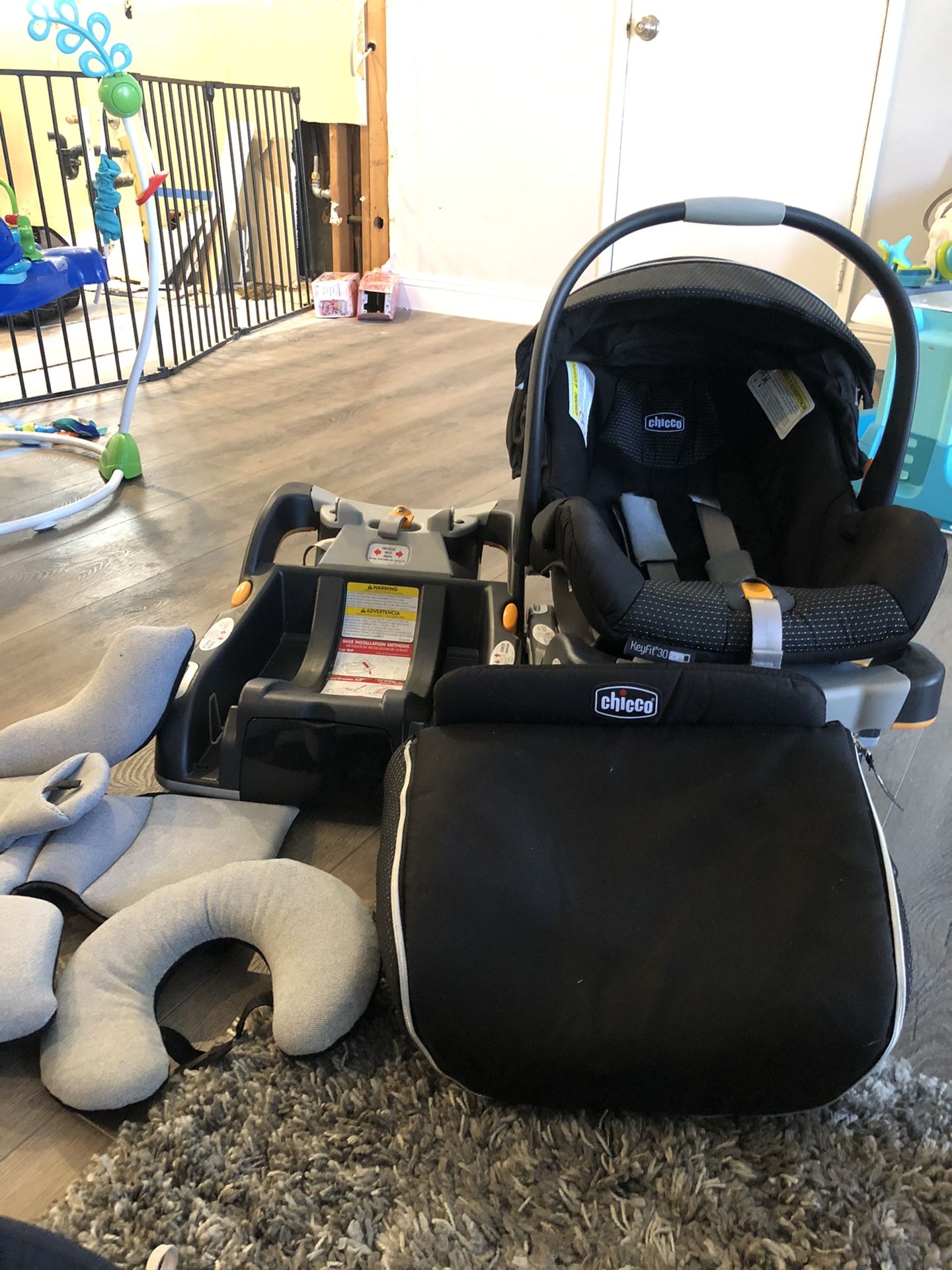 Chico fit30 infant car seat