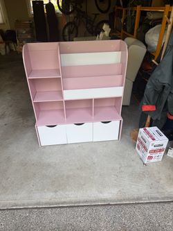 Kids bookshelf