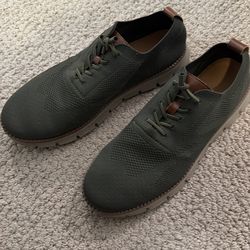 Green knit men’s shoe