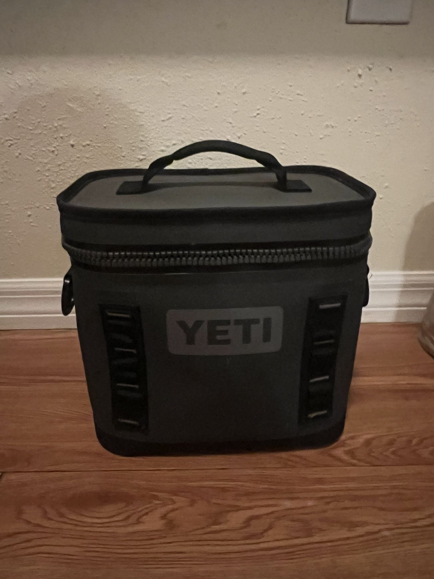 Yeti Hopper Cooler - Grey (Used)