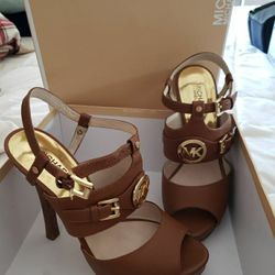 Michael Kors size 8.5 (Fits 7.5)