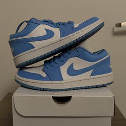 Jordan 1 Low UNC Women’s Size 6W (USED)