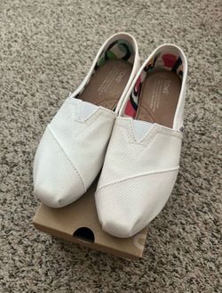 TOMS white canvas