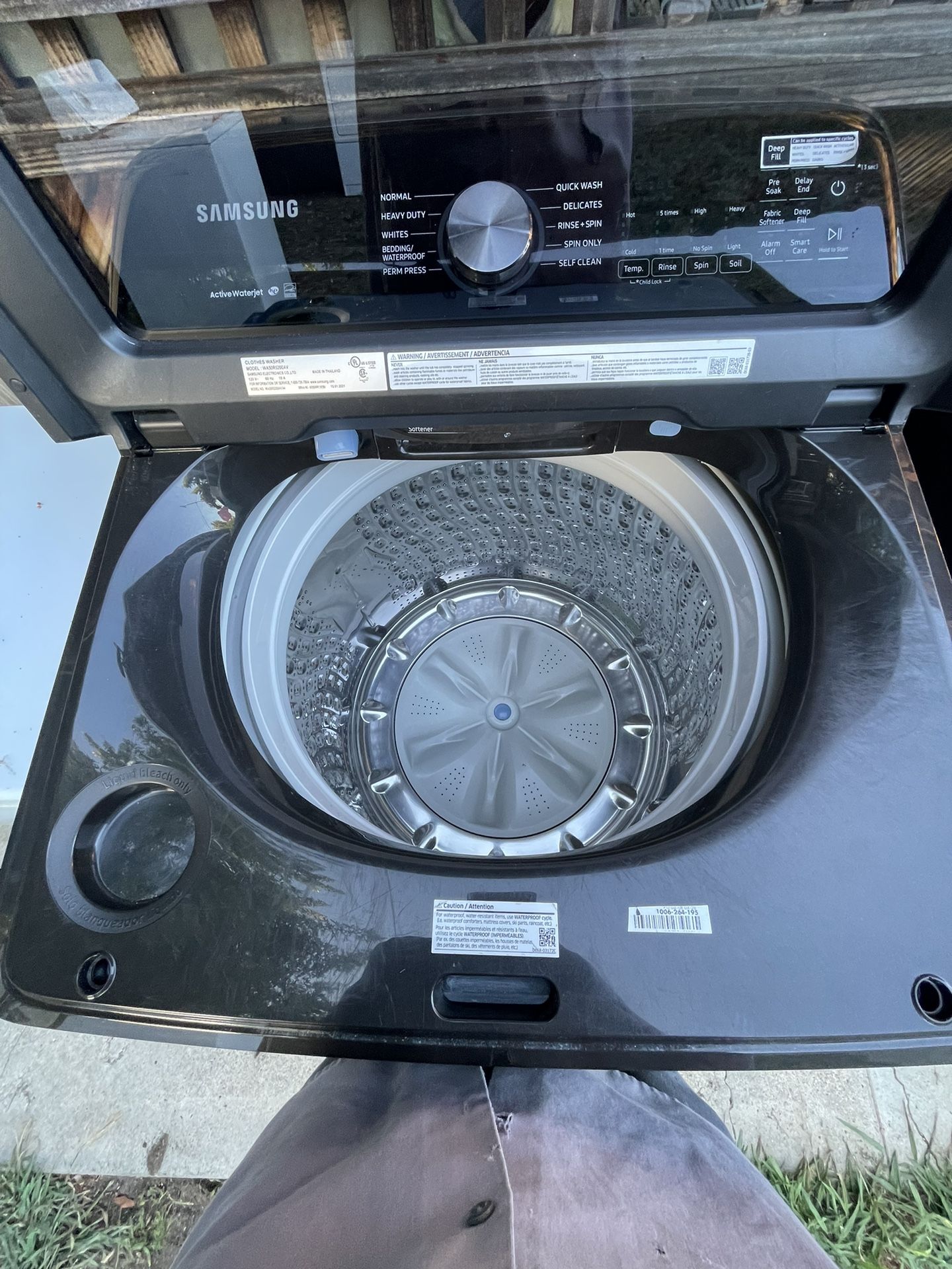 LIKE NEIW WASHER ((FREE DELIVERY AND INSTALLATION)