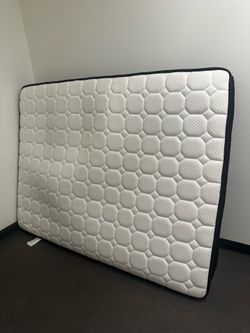 Queen mattress 1 year old