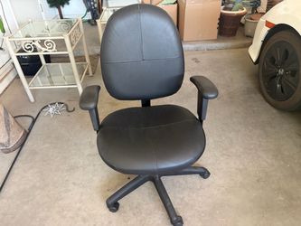 Like New Leather-Look Swivel Desk Chair