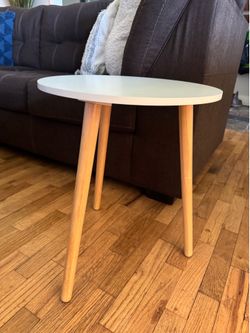 White modern round side table
