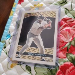 Tony Gwynn Topps B-Gold Insert Baseball Card 
