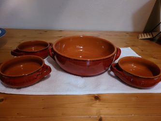 Soup Or Salad Bowls. 1 Big Bowl And 3 Smaller Bowls. Can Bake In Oven Also.