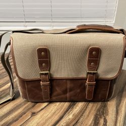 MegaGear Italian Leather Messenger Bag/ Camera Bag