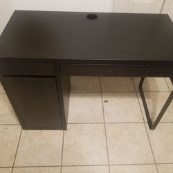 Desk good condition
