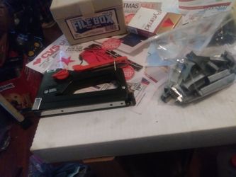 BLACK & DECKER STAPLER & BAG FULL OF STAPLES