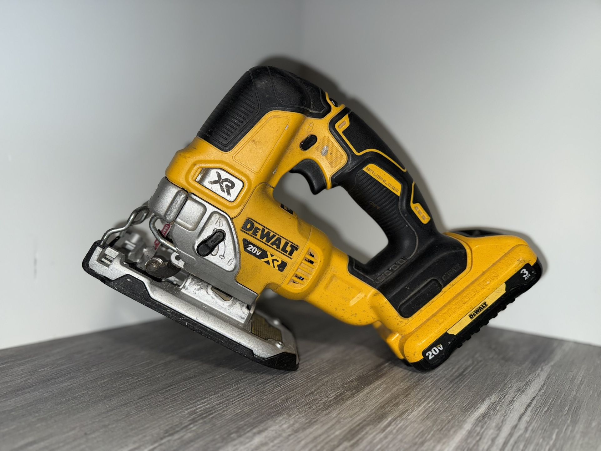 DEWALT  DCS334 CORDIESS VAR SPEED IG SAW