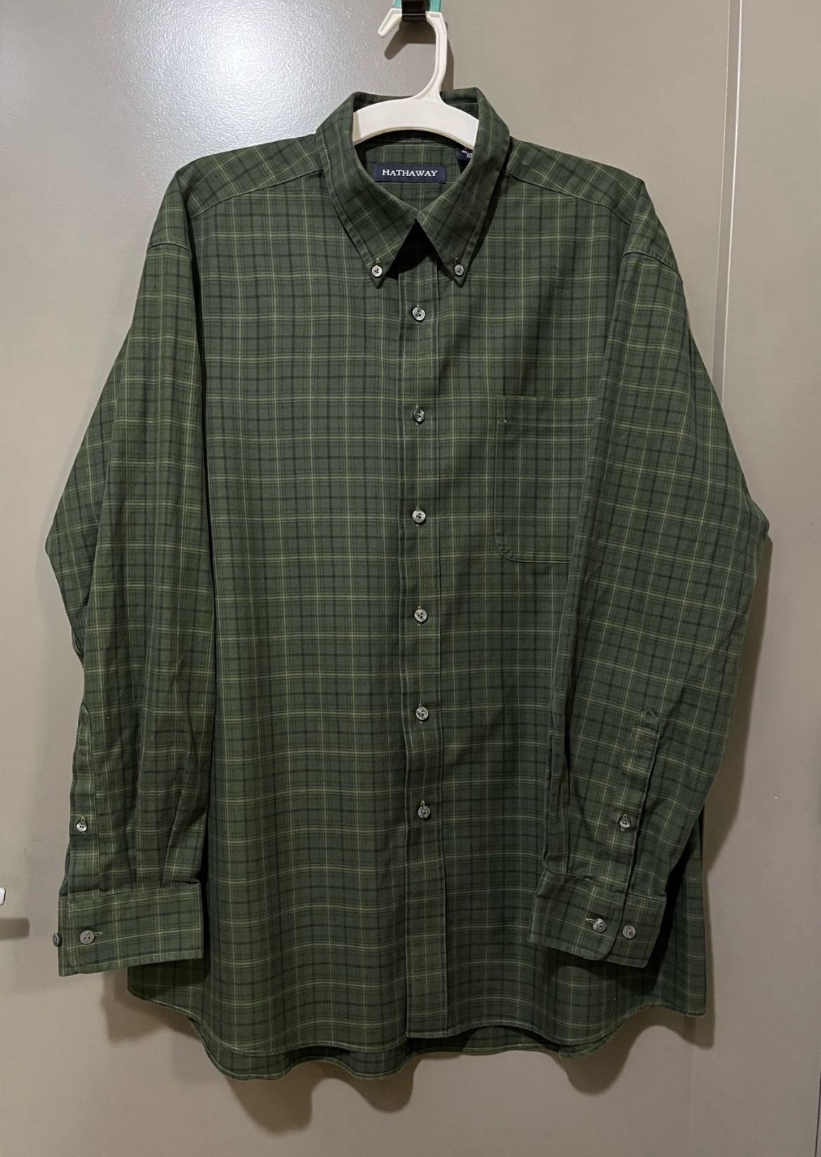 Men’s XL Olive Plaid Casual Shirt By Hathaway (Pick up🛒 In Bellevue)*Check out my Other Posts 🎁
