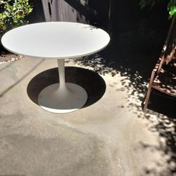 Round top table