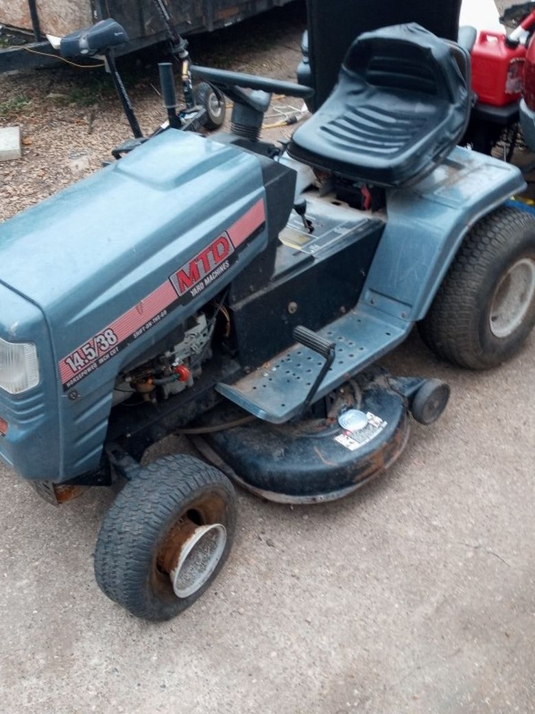 MTD Lawn Tractor