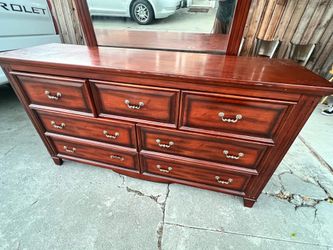 Dresser With Mirroe