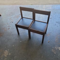 2 Kids Chairs 