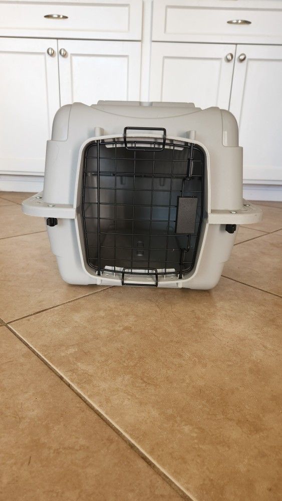 Small Pet Carrier/Kennel