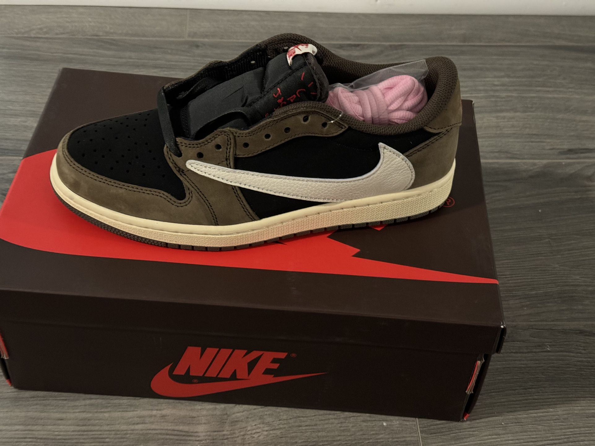 Travis Scott Jordan 1 Retro Low OG Mocha 