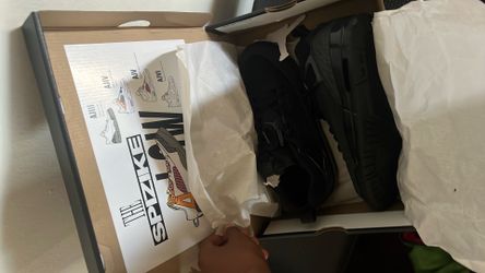 Selling these Jordan’s