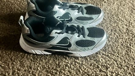 Nike Low-Top Sneakers Gray and Black