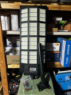 BRAND NEW BIG  18000  WATTS  SOLAR Street Light Outdoor waterproof for COMMERCIAL or HOME USE