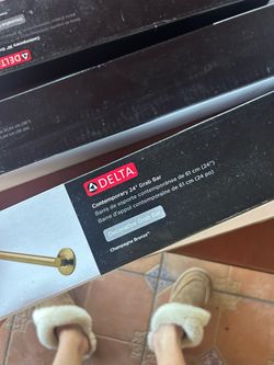 Delta Grab Bar Champagne Bronze 24