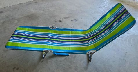 Foldable beach chair