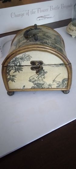 Decorative Wooden Trinket Box Footed With Hinged Lid. Black And Beige Village Scene, Gold Painted Trim, Vintage 