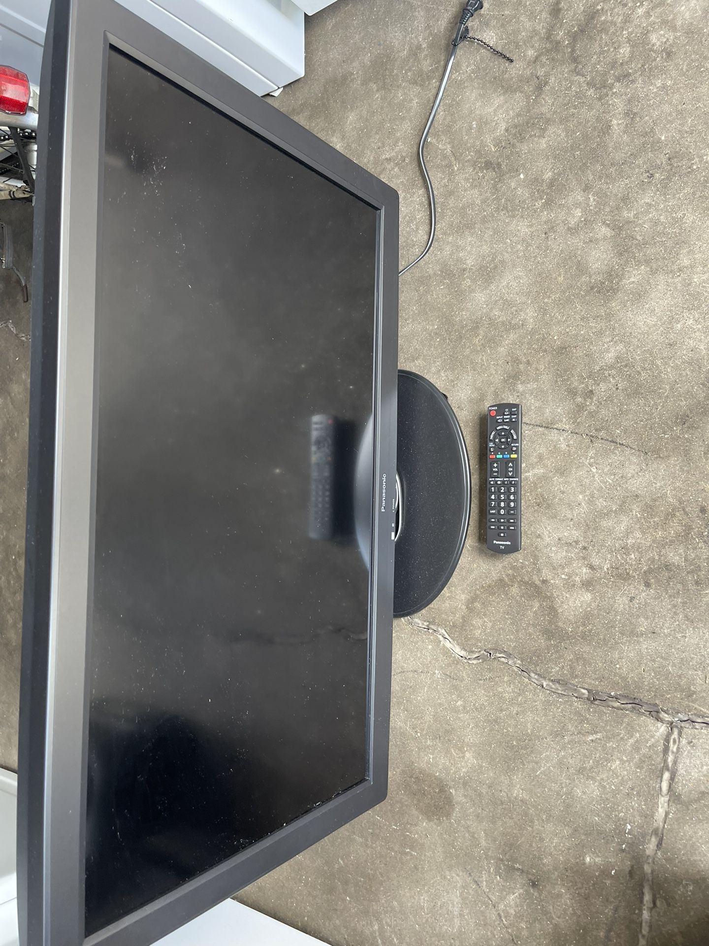 Panasonic Tv -32” With Remote Control