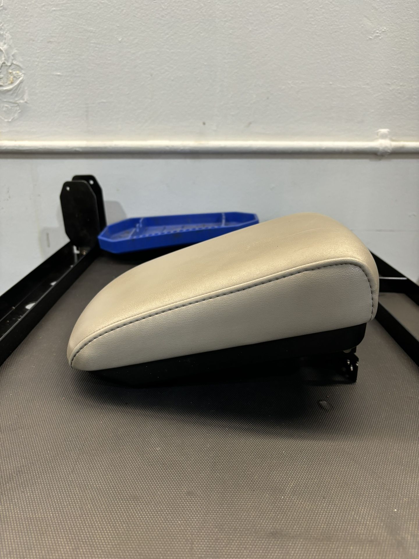 Infiniti G35 Coupe Arm Rest
