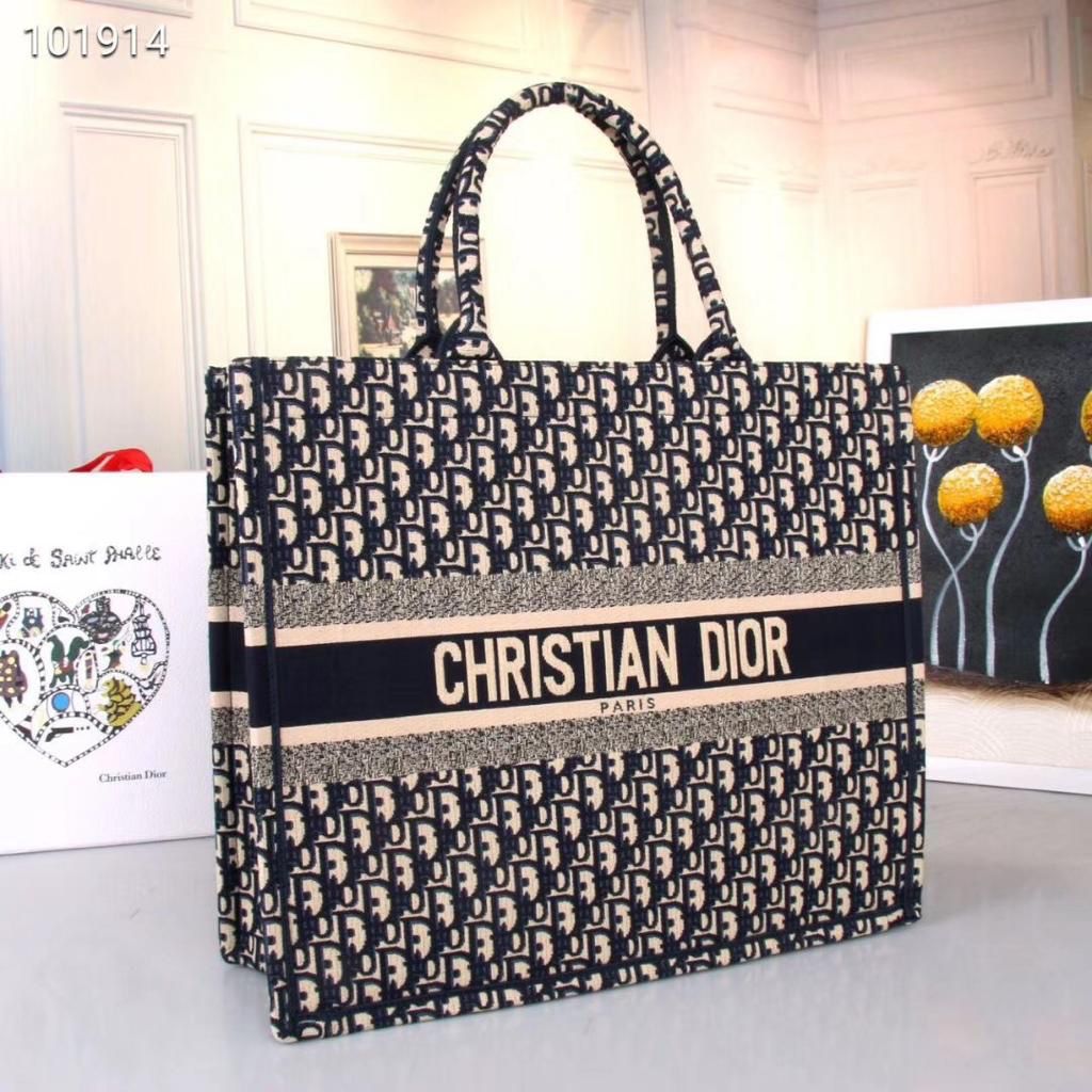 Dior book bag and black Dior size 6 slides