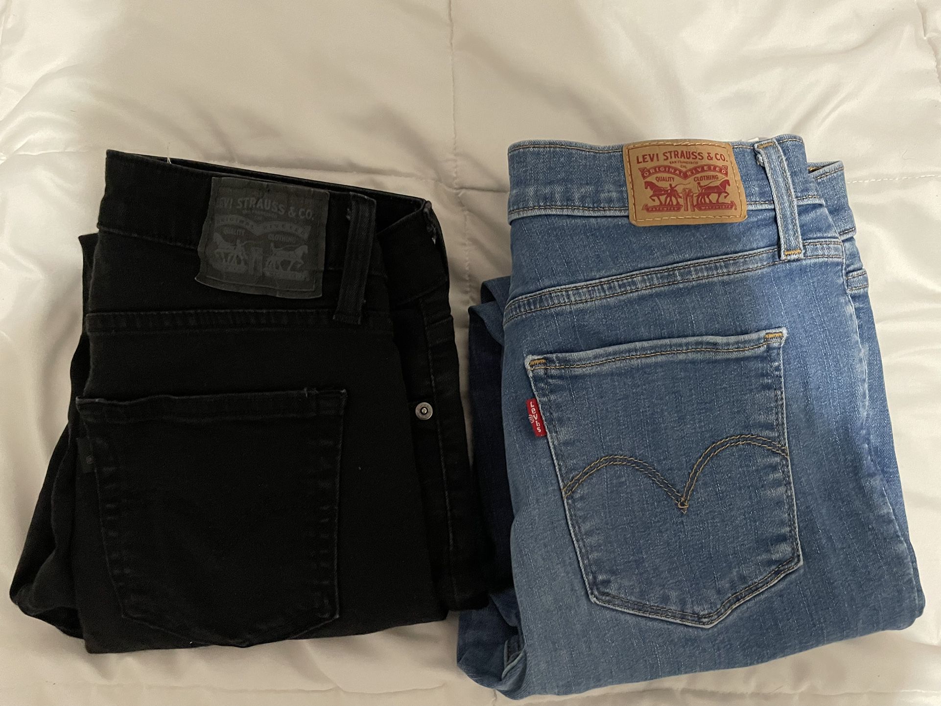 2 Levi’s Skinny Jeans 
