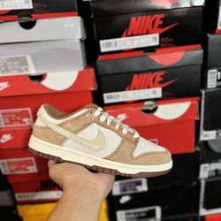 DS Nike Dunk Low Medium Curry  size 5.5M 7W