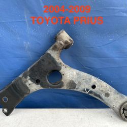 2004-2009 TOYOTA PRIUS LOWER CONTROL ARM RIGHT OEM