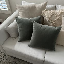 Couch Pillows  4 Grey Ones For 20