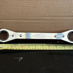 Snap-on Tools 1-1/8-1-1/4" 6-Point SAE 0° Offset Ratcheting Box Wrench