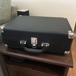 Victrola suitcase record player 