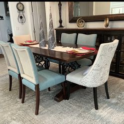 Dining Table Solid Wood **FREE DELIVER**MINT CONDITION**