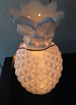 New tommy Bahama pineapple light