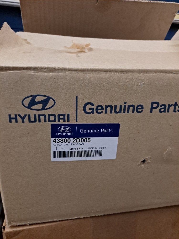 Genuine Hyundai Shift Actuator. NIB