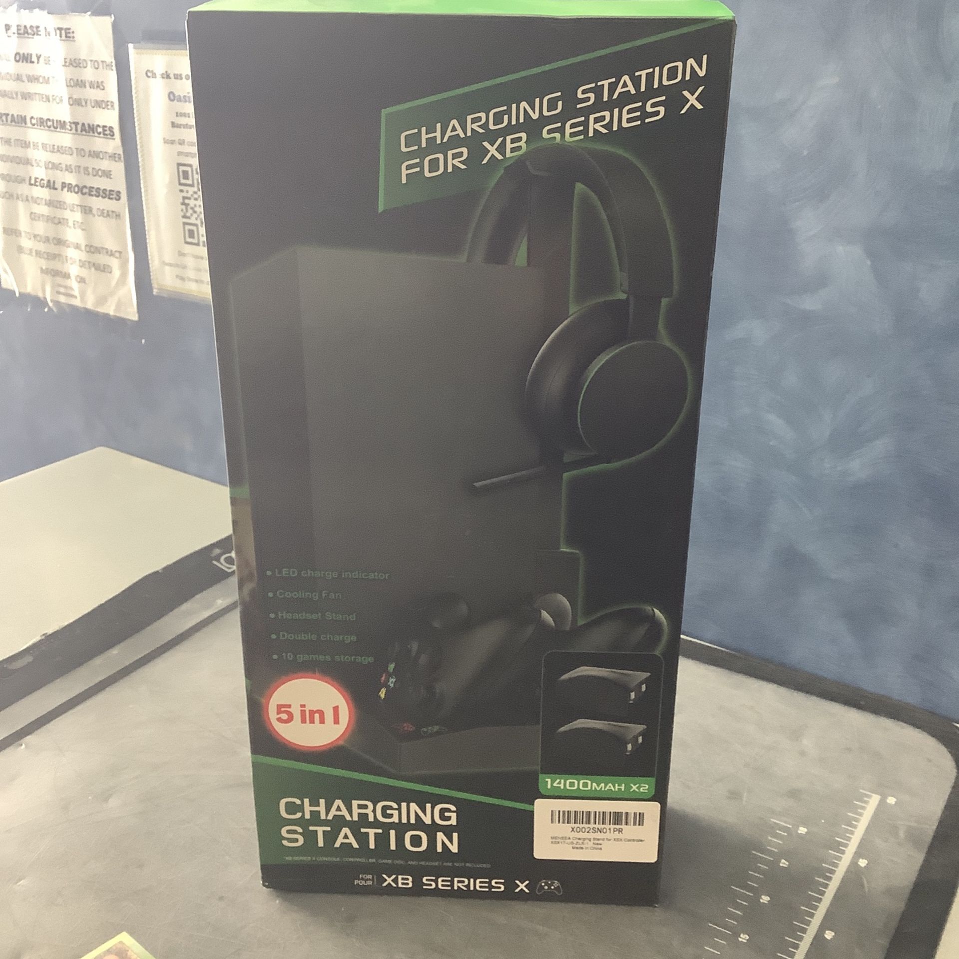 XBOX SERIES X CHARGING STATION 5 In 1 for Sale in Barstow, CA OfferUp