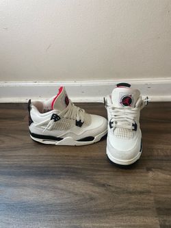 Jordan 4s size 4/5