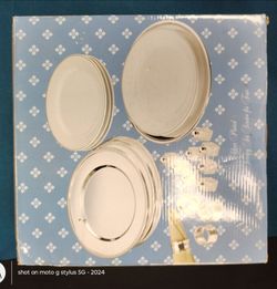 New 20 PC. Serving set