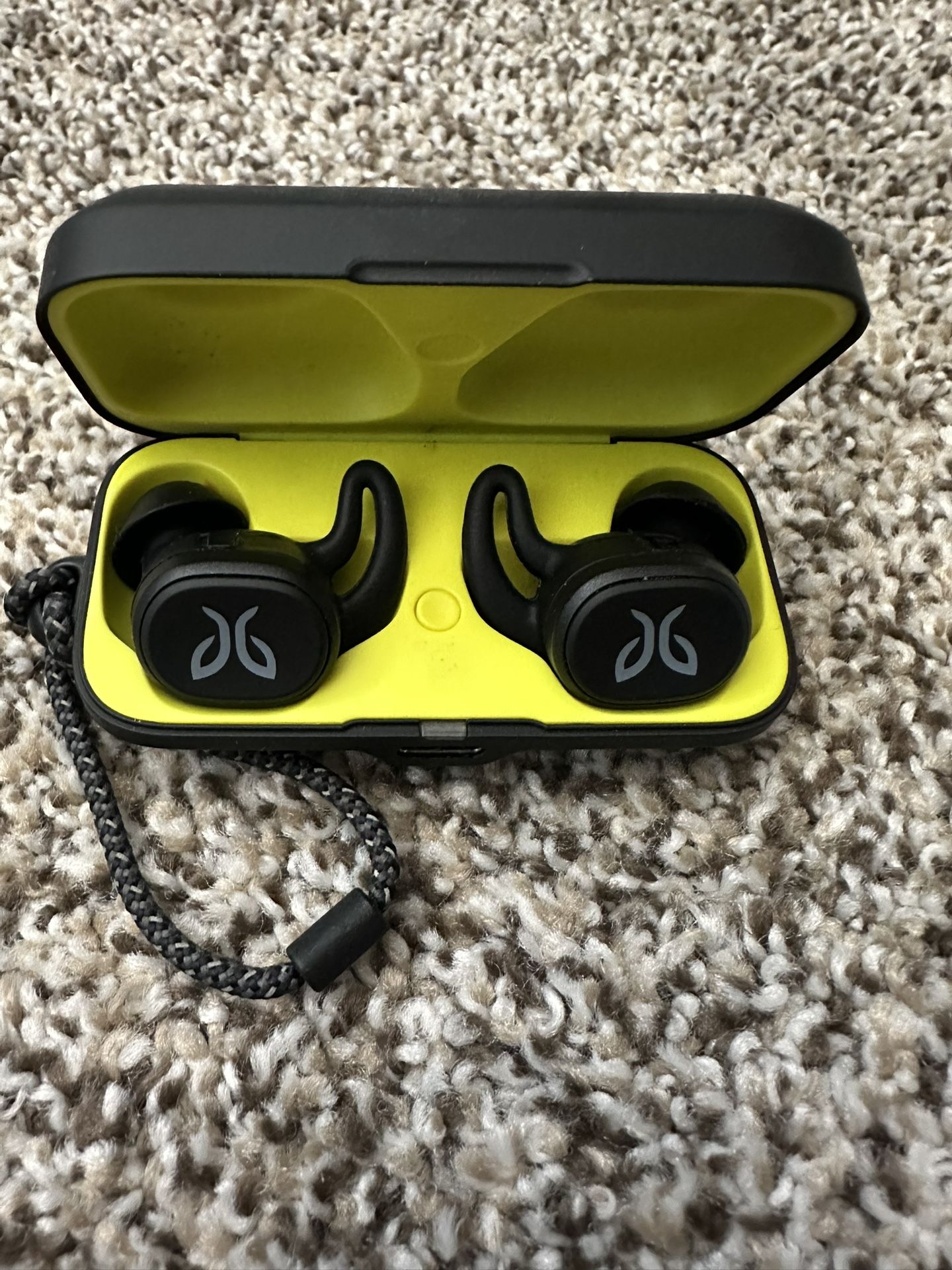 Jaybird Vista Wireless Running Headphones - Black, Charging Case, Cable